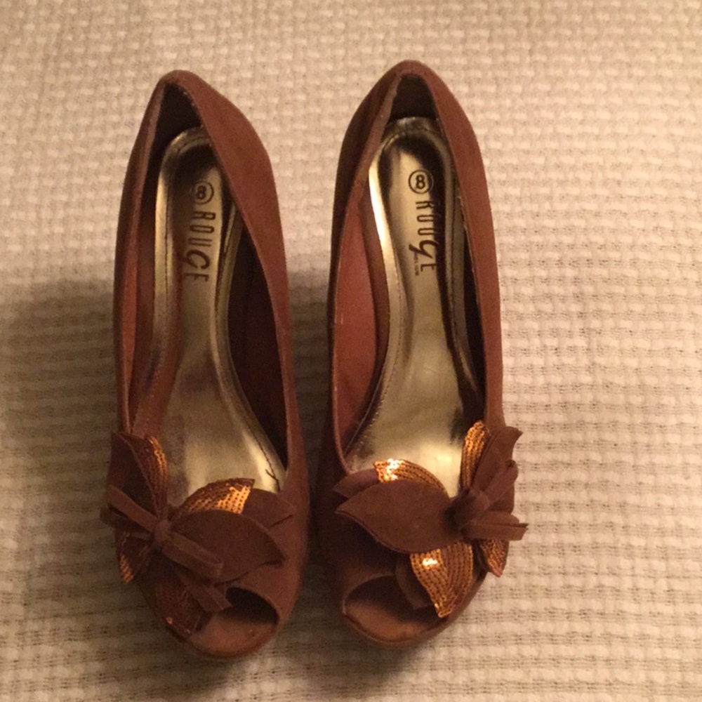 Rouge Helium Shoes